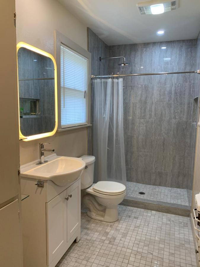 125-#4 Downtown Cozy Upstairs One Bedroom Apartment
